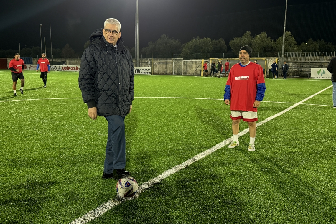 Grande serata al Bari Sporting Club di Loseto per l’inaugurazione del nuovo campo a 11. Calcio d’inizio affidato al Presidente Vito Tisci